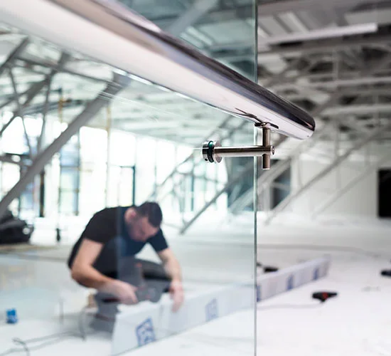 St. Petersburg, FL highly skilled glass repair technicians