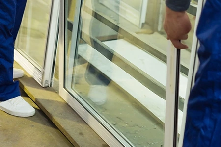 Commercial Glass Repair Technician in St. Petersburg, FL